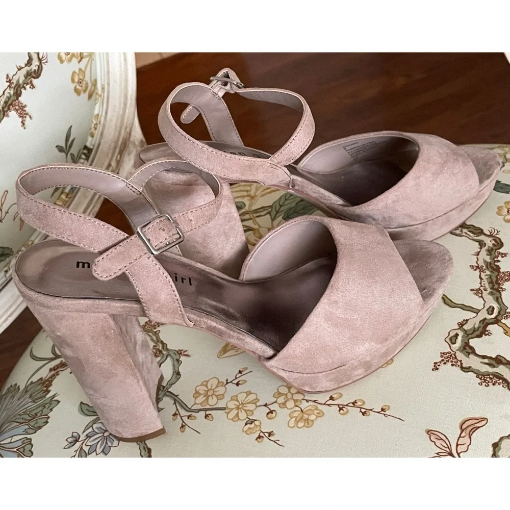 ** BUNDLE SALE 3/$16 ** Madden Girl Tan Platform Heels, Size 8